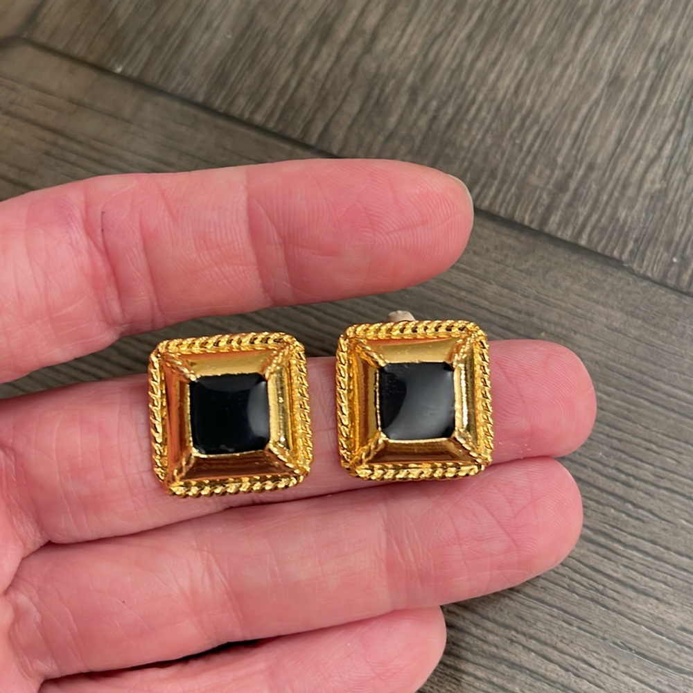 Vintage Anne Klein II Square Enamel Clip Earrings - Picture 8 of 13